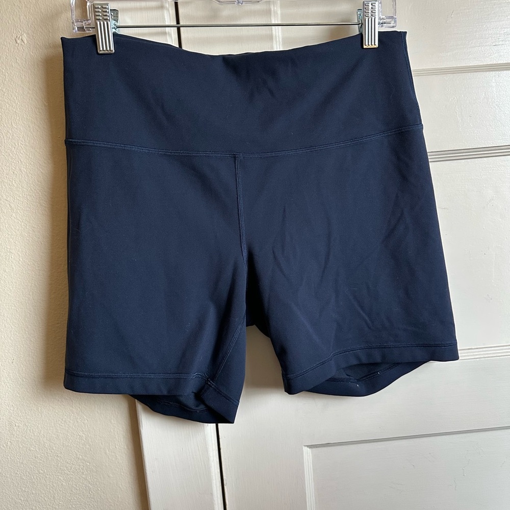 Lululemon Wunder Train 6in Shorts in Navy - 14